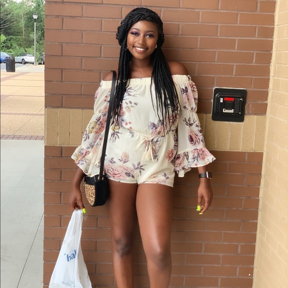 MEET YOUR POSHER ☺️ - Picture 1 of 6